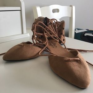 Charles Albert lace up flats